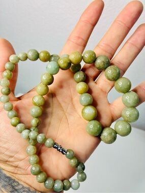 Green Natural Gemstone Graduated Bead Necklace 102g Silver-Tone Barrel Clasp EUC